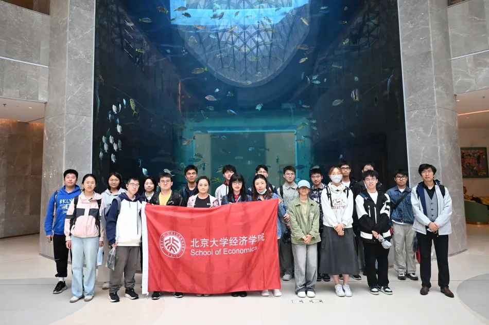 8455新葡萄娱乐场特色风险管理与保险学系师生赴泰康保险集团参访